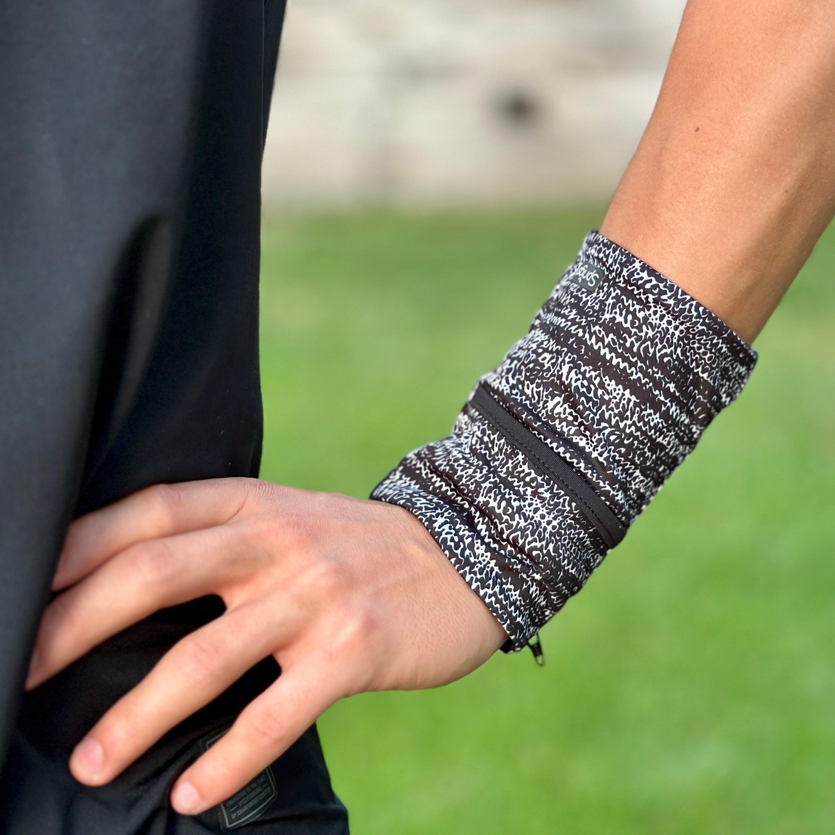 2 Pocket Wave Wrist Wallet