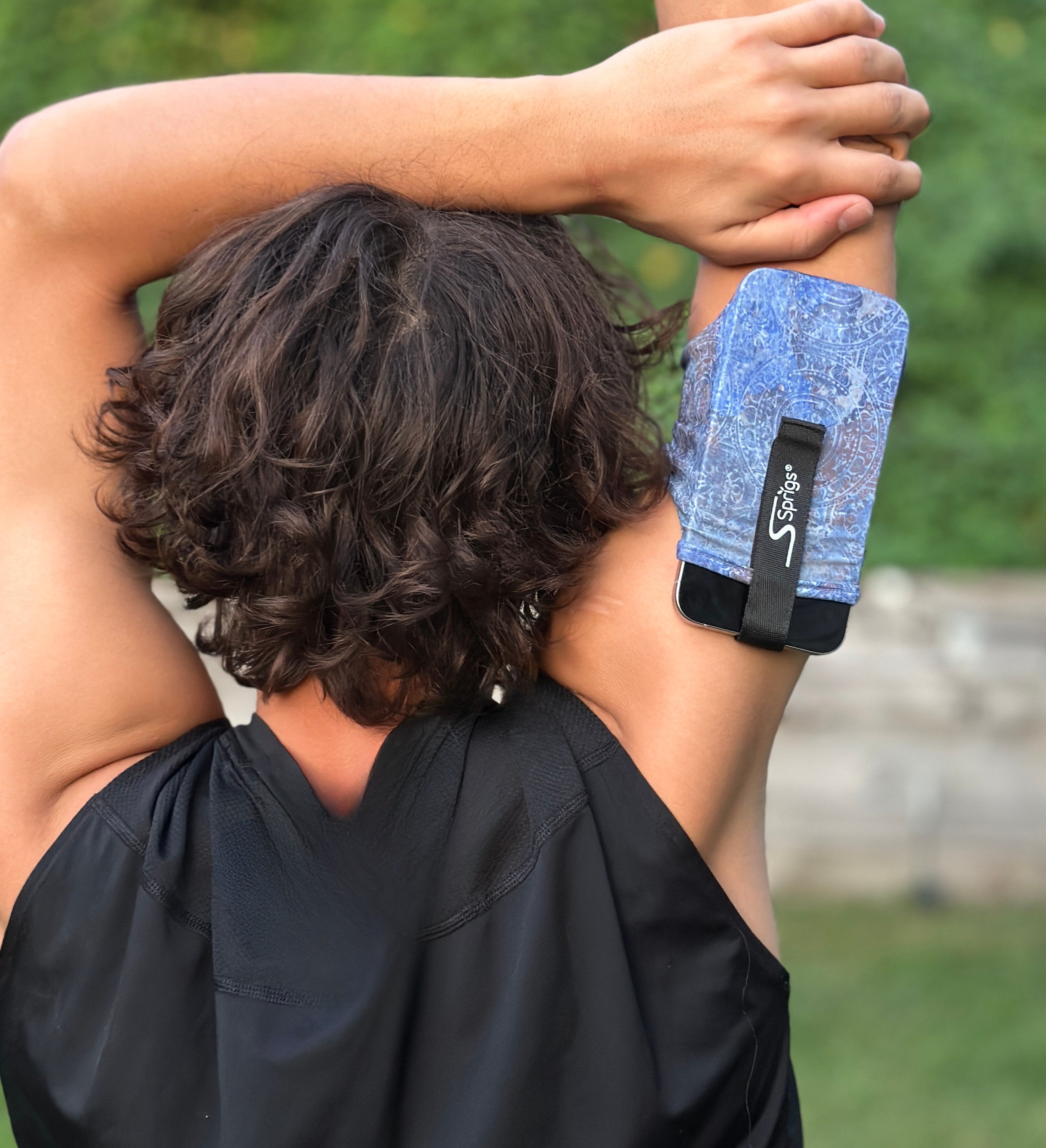 Sprigs Antique Running Armband Sleeve