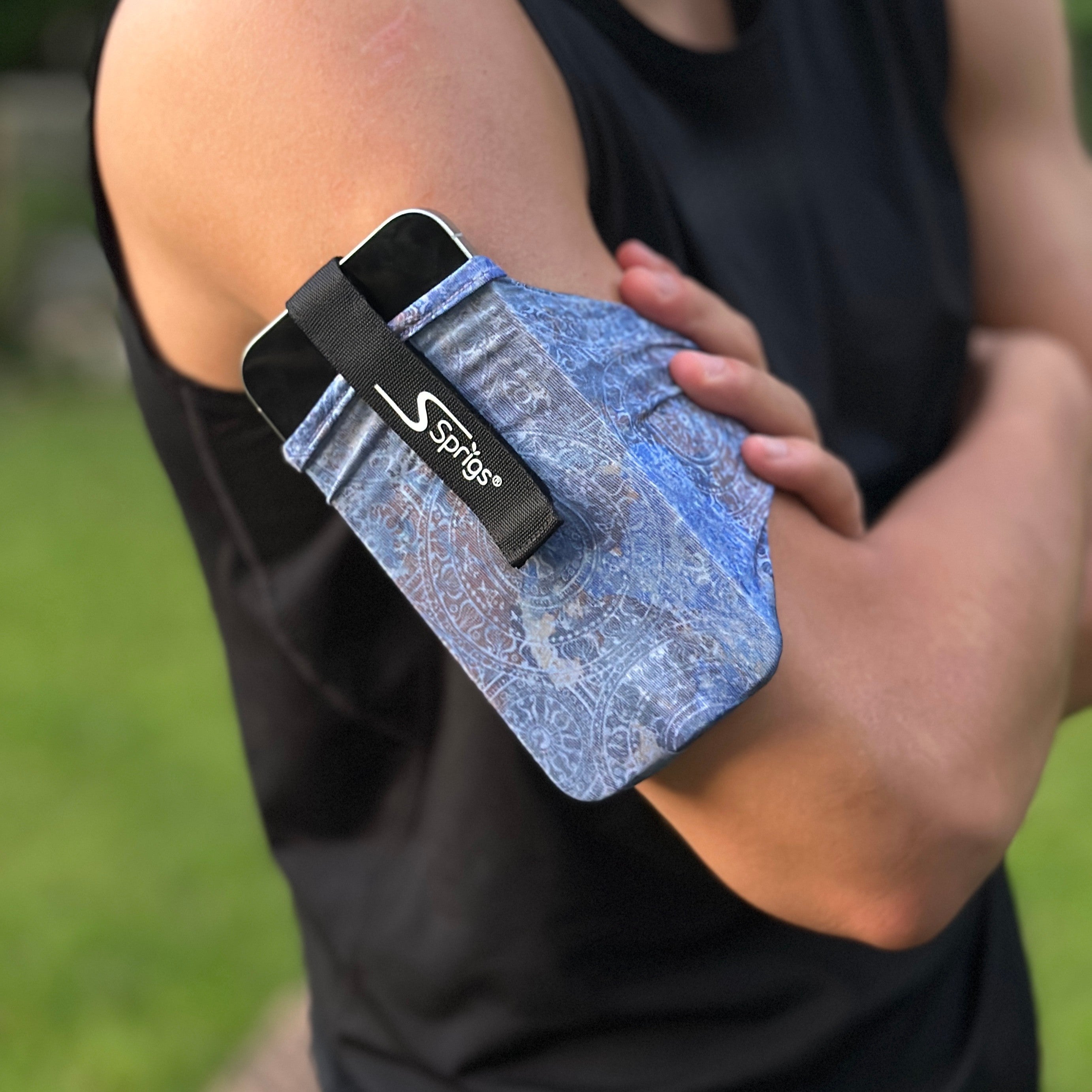 Sprigs Antique Running Armband Sleeve