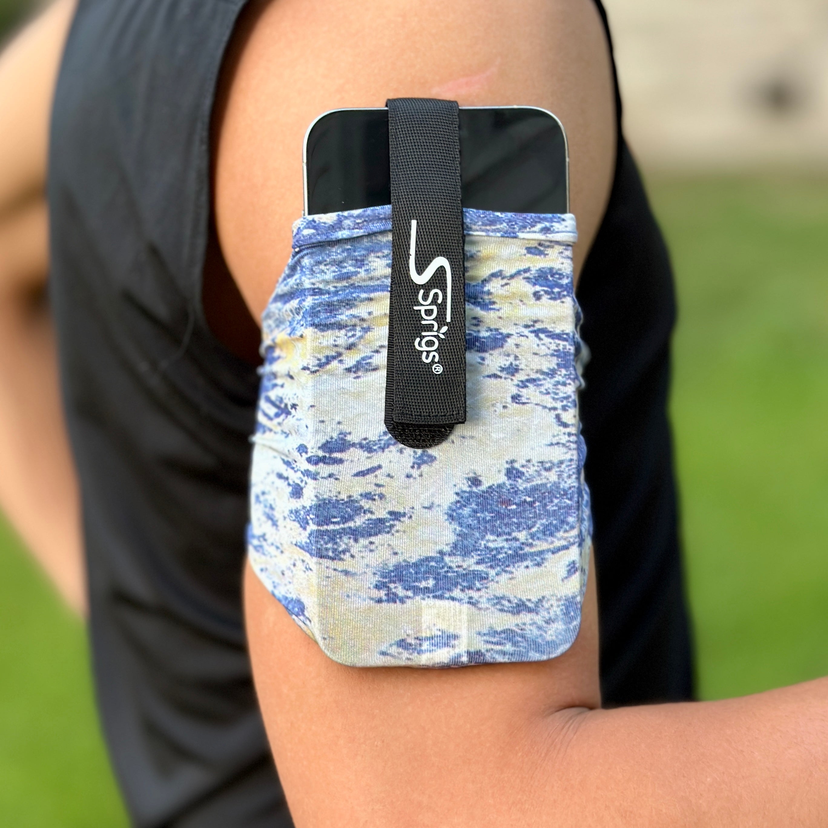 Sprigs Weathered Stone Running Armband Sleeve