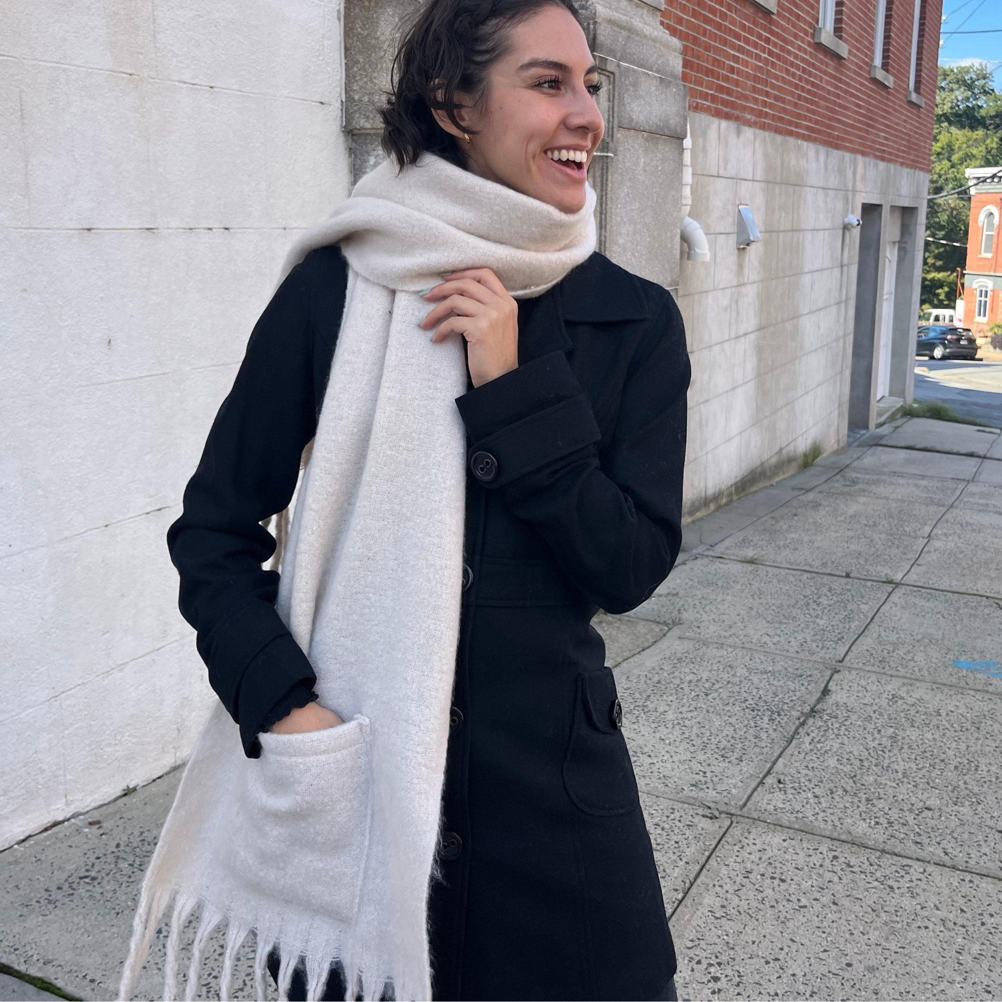 Extra Long Fringe Scarf With Pocket Cream / Cream