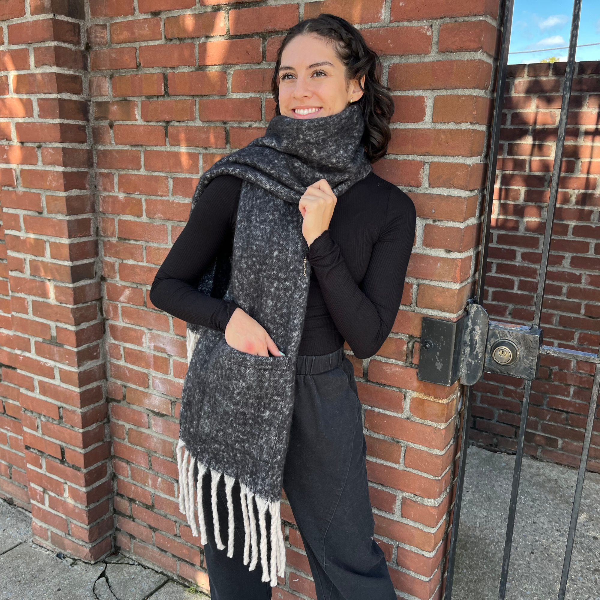 Extra Long Fringe Scarf With Pocket Black / White